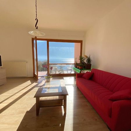 Big Apartment With Lake View And Two Bedrooms Sala Comacina Exteriör bild