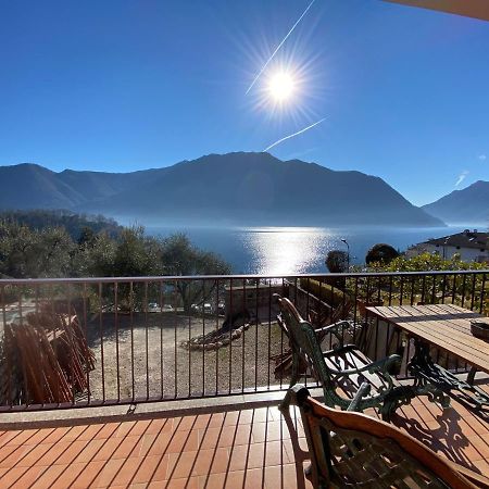 Big Apartment With Lake View And Two Bedrooms Sala Comacina Exteriör bild