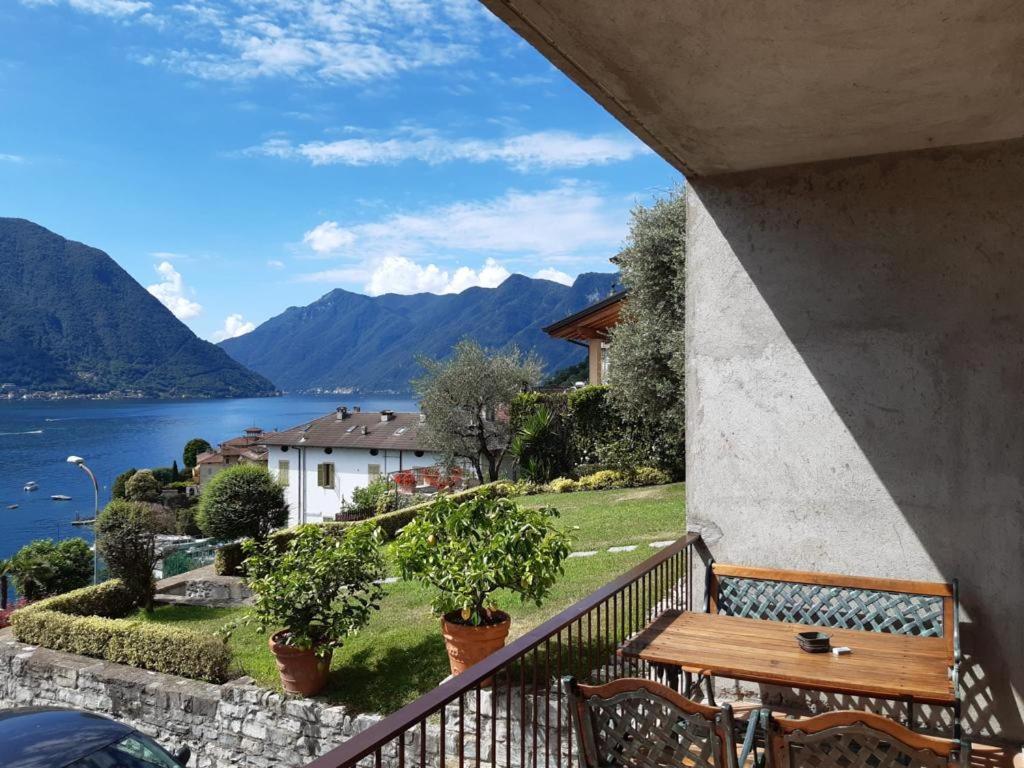 Big Apartment With Lake View And Two Bedrooms Sala Comacina Exteriör bild