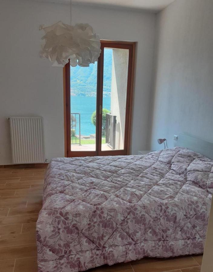 Big Apartment With Lake View And Two Bedrooms Sala Comacina Exteriör bild