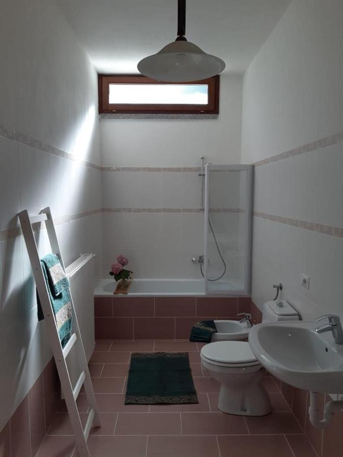 Big Apartment With Lake View And Two Bedrooms Sala Comacina Exteriör bild