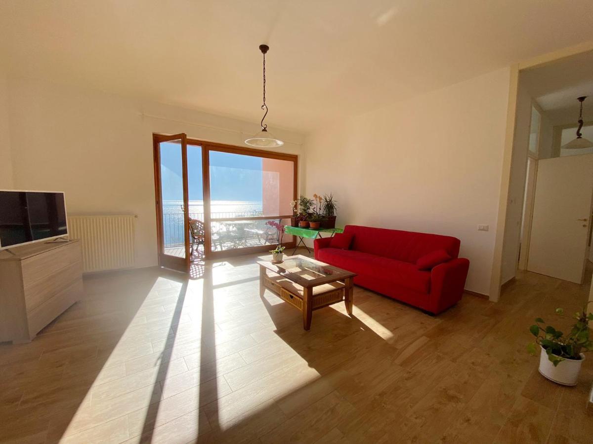 Big Apartment With Lake View And Two Bedrooms Sala Comacina Exteriör bild