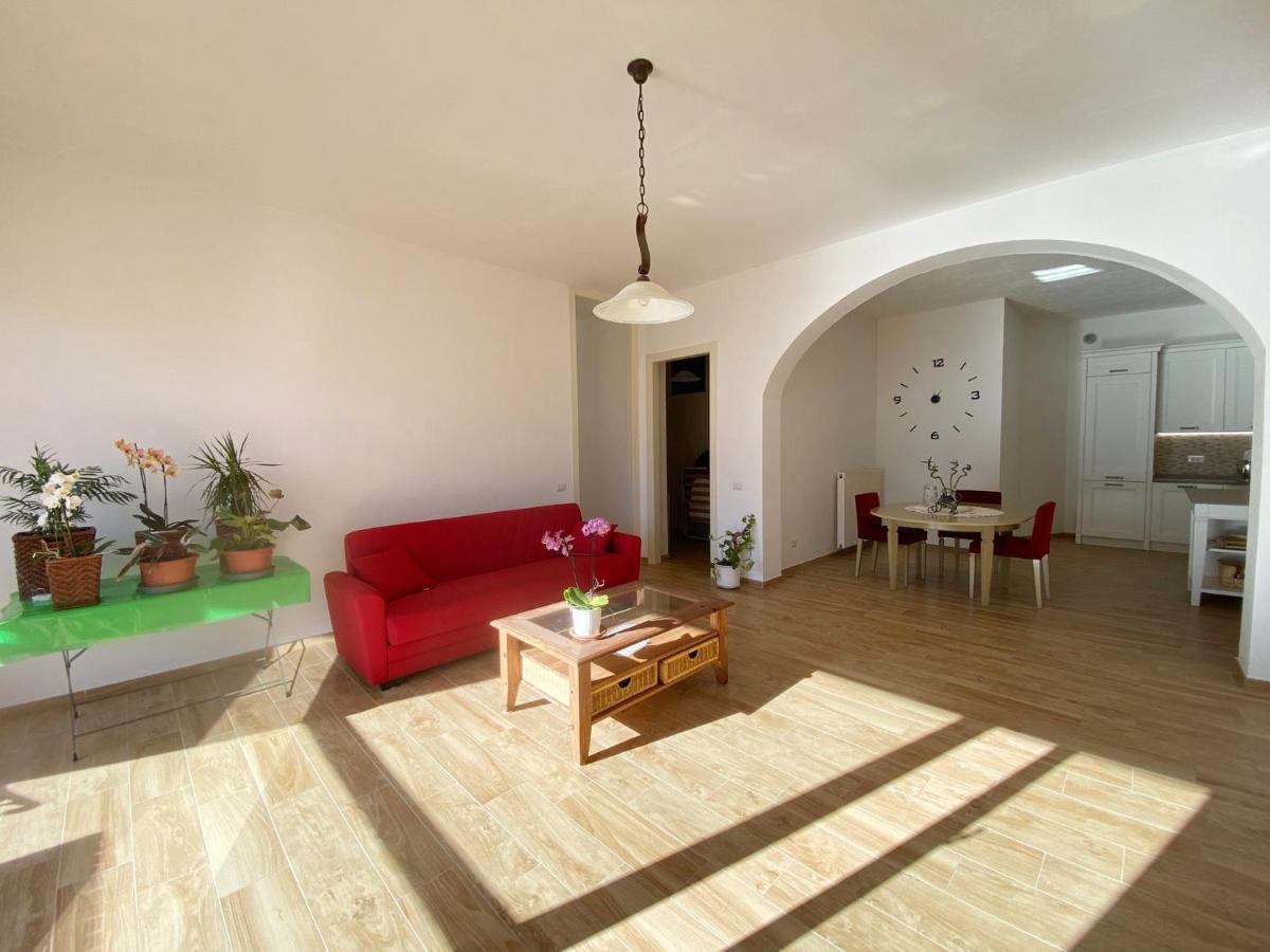Big Apartment With Lake View And Two Bedrooms Sala Comacina Exteriör bild